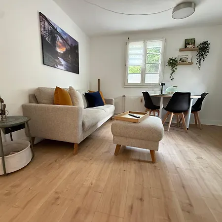 Modern 3 Bedroom Free Parking Fast Wif