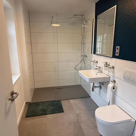 Modern 3 Bedroom Free Parking Fast Wif Apartament Solingen