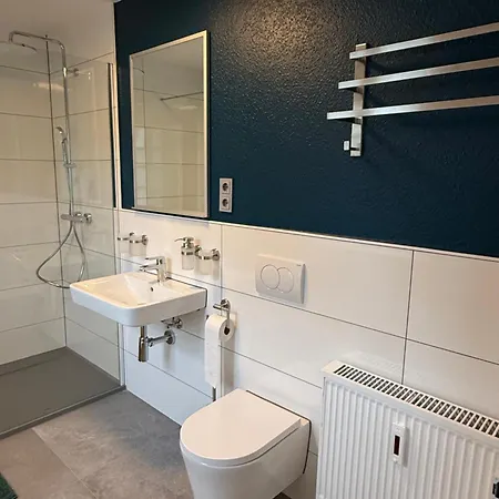 Modern 3 Bedroom Free Parking Fast Wif Apartament Solingen