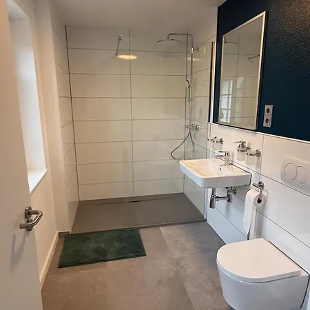 Modern 3 Bedroom Free Parking Fast Wif Solingen